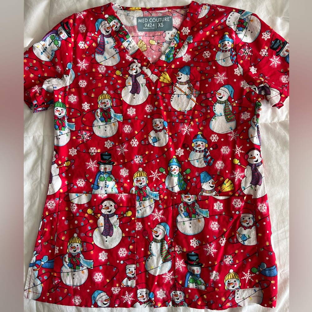 XS Snowman scrub top